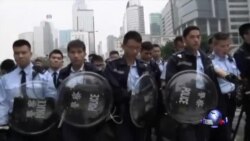 香港警方清场 泛民议员等被拘