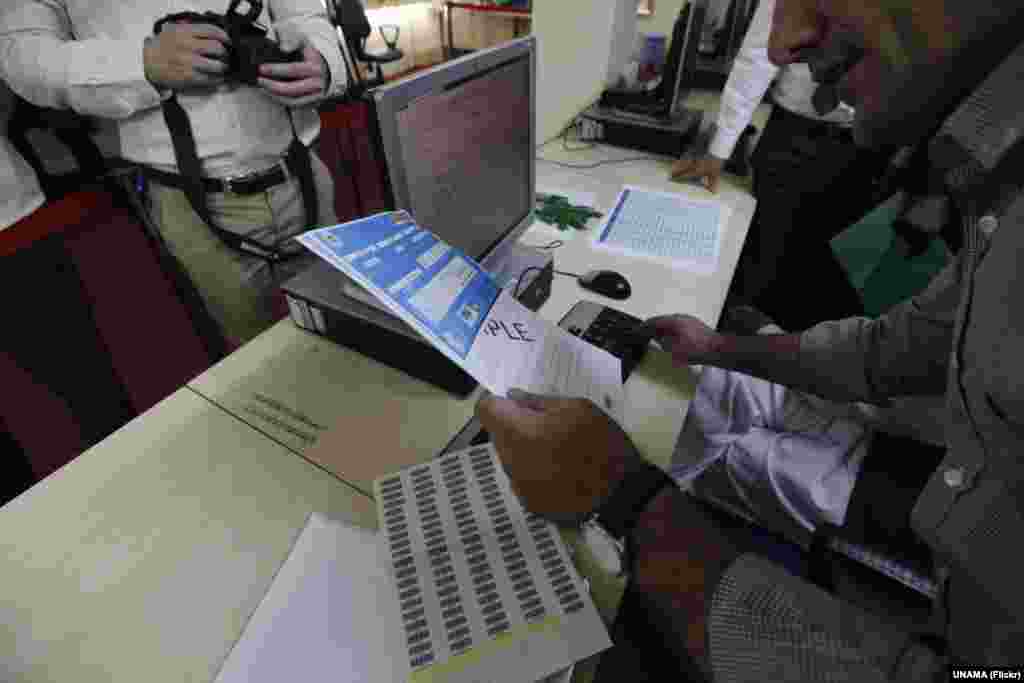 کمیسیون مستقل انتخابات افغانستان گفته است که برای این انتخابات ۱۱.۳ میلیون برگۀ رای&zwnj;دهی چاپ شده است