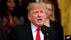 El presidente Donald Trump habla durante un evento sobre la crisis de opioides, en la Casa Blanca, el miércoles 24 de octubre del 2018, en Washington. 