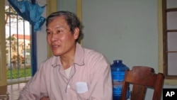 Catholic priest Father Nguyen Van Ly - who remains in prison, but is ill - sits in his room inside the Hue Archdiocese in Hue city, March 2010. (file photo)