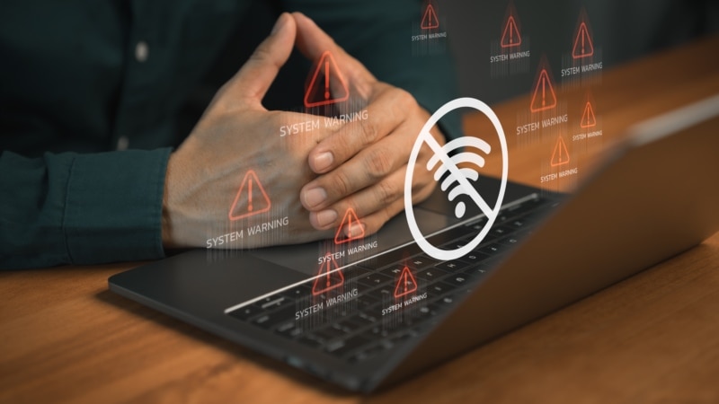 ۱۳۰۰ ساعت خاموشی دیجیتال در ایران، اینترنت را به کالایی لوکس بدل کرده است