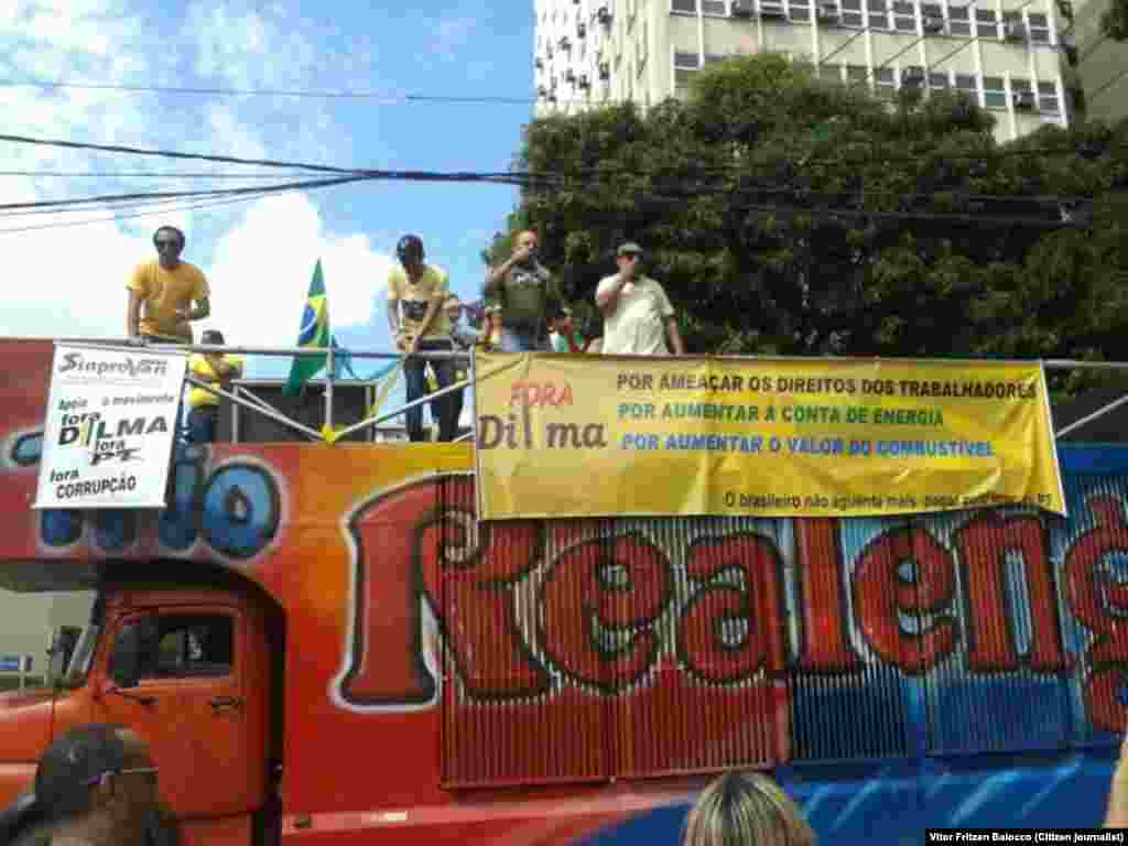 Manifestação em Belém do Pará, no Brasil - brasileiros querem Dilma fora do poder