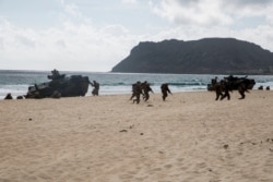 2018년 7월 29일 하와이 미 해병대기지 해변에서 진행된 환태평양합동훈련(RIMPAC)의 연합 상륙 훈련 장면. 사진 제공: DVIDS.
