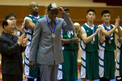 Equipas de basquetebol da Coreia do Sul em Pyongyang para jogo