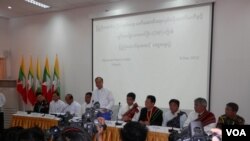 ျပည္ေထာင္စု ၿငိမ္းခ်မ္းေရးေဖာ္ေဆာင္ေရး လုပ္ငန္းေကာ္မတီနဲ႔ ခ်င္းအမ်ိဳးသားတပ္ဦး တို႔ၾကား ၿငိမ္းခ်မ္းေရး ေဆြးေႏြးပြဲ။ (ဒီဇင္ဘာလ ၉ ရက္၊ ၂၀၁၂)။