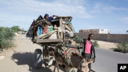 FILE - Somalis are seen leaving the Somali capital Mogadishu, due to hunger, for a refugee camp. Taken 5.7.2014