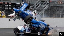 La carrera tuvo su susto más grande cuando en la vuelta 52 el piloto Jay Howard, perdió el control de su Honda y fue a estrellarse contra el auto del neozelandés Scott Dixon