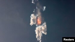 SpaceX's next-generation Starship spacecraft, atop its powerful Super Heavy rocket, explodes after its launch from the company's Boca Chica launchpad on a brief uncrewed test flight near Brownsville, Texas, U.S. April 20, 2023. REUTERS/Joe Skipper