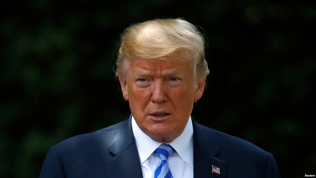 El presidente Donald Trump dice que tiene derecho a perdonarse a sí mismo, pero se cuestionó por qué lo haría si no había hecho nada malo en relación a la intromisión rusa en la elección de 2016.