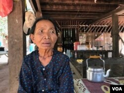 FILE - Im Chaem spoke to VOA from her home in Anlong Veng district in Udder Meanchey province, April 20, 2017. (Sok Khemara/VOA Khmer)