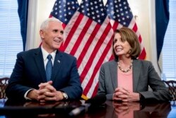 Ông Pence và bà Pelosi trong một cuộc gặp năm 2016