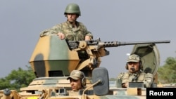 Турецкий военный конвой, поддреживающий порядок на турецко-сирийской границе. Газиантеп, Турция