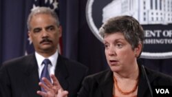 UEl Fiscal General de EE.UU., Eric Holder, en la rueda de prensa junto a la Secretaria de Seguridad Nacional, Janet Napolitano.