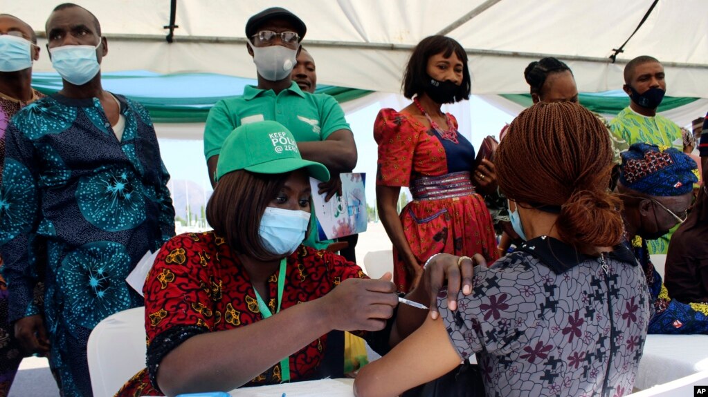 A woman receives an AstraZeneca coronavirus vaccine in Abuja, Nigeria, on Nov 19, 2021. (AP Photo/Gbemiga Olamikan, File)