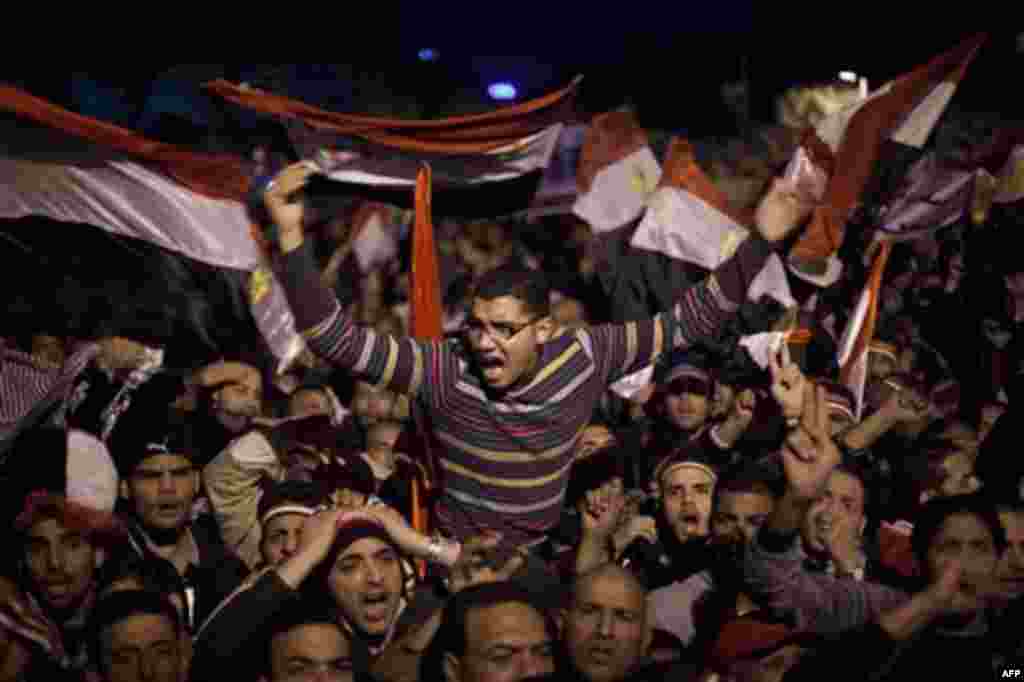 Anti-government protesters react as Egyptian President Hosni Mubarak makes a televised statement to his nation in Tahrir Square in downtown Cairo, Egypt Thursday, Feb. 10, 2011. (AP Photo/Emilio Morenatti)