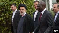  Perezida wa Irani Ebrahim Raisi n'uwa Kenya William Ruto bamaze kuvugana n'itangazamakuru i Nairobi muri Kenya, ku ya 12/07/2023