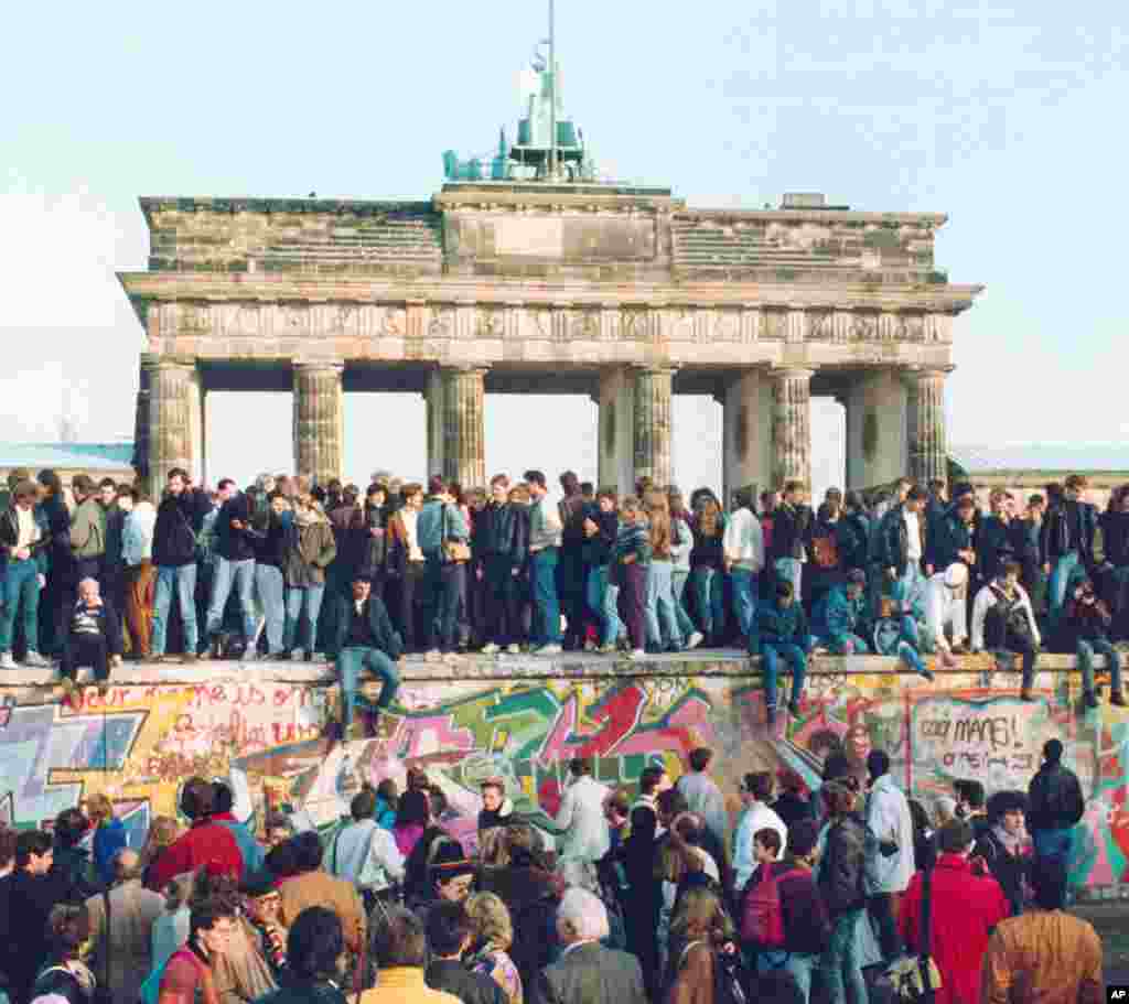 GERMNAY BERLIN WALL 1989