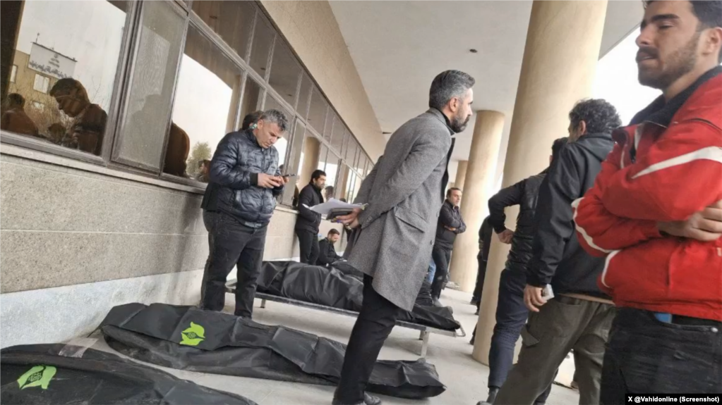 انبوه پیکرهای معترضان کشته‌شده توسط جمهوری اسلامی در پزشک قانونی کهریزک (دی ۱۴۰۴)