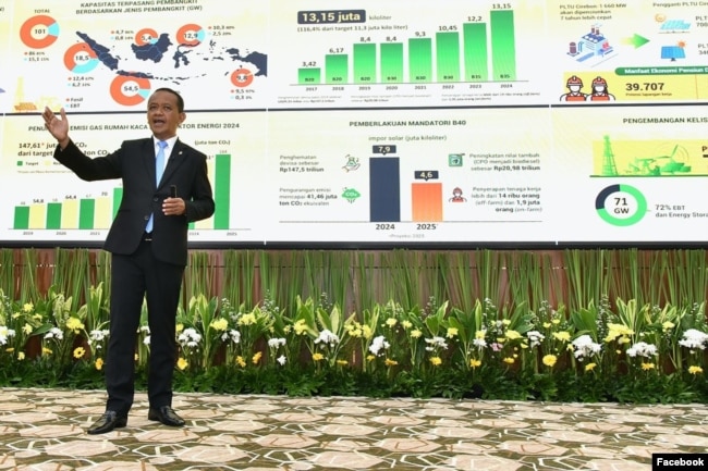 Menteri ESDM Bahlil Lahadalia dalam konferensi pers di Kantor Kementerian ESDM, di Jakarta, Senin (3/2). Sepanjang 2024 sektor ESDM mencatatkan capaian positif yang mendukung program prioritas Bapak Presiden Jenderal TNI (Purn) Prabowo. (Facebook/BahlilLahadaliaOfficial)