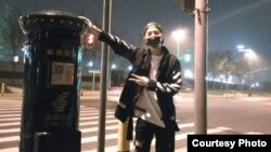 Pop singer Lu Han poses in front of a Shanghai mailbox. The mailbox has become a popular pilgrimage site. (Weibo)