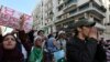 Des manifestants dans les rues contre la présidentielle