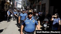 Polisi anti huru-hara di Istiklal Street, Istanbul, Turki, 1 September 2018. (Foto: dok).