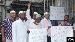 Indian Muslims in Kolkata are seen condemning Islamic State as an enemy of Islam and Muslims, in Kolkata, India, Dec. 5, 2015. (Photo - S. Azizur Rahman/VOA)