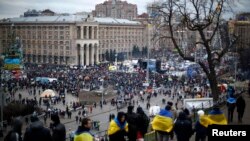 Demonstranti na Trgu nezavisnosti u Kijevu, 5. decembra 2013. 