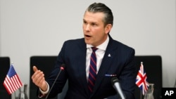 Menteri Pertahanan AS Pete Hegseth berbicara dalam pertemuan kelompok Kontak Pertahanan Ukraina di markas besar NATO di Brussel, Belgia, Rabu 12 Februari 2025.