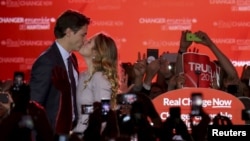 Liberal Party leader Justin Trudeau kisses his wife Sophie Gregoire as he arrives to give his victory speech in Montreal, Quebec, October 19, 2015.