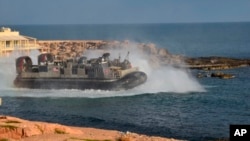 A U.S. amphibious hovercraft departs with evacuees from Janzur, west of Tripoli, Libya, April 7, 2019. The United States says it has temporarily withdrawn some of its forces from Libya due to deteriorating security conditions. 