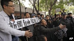 지난 1월 중국 광둥성 광저우에서 당국의 언론 검열에 항의하는 시위가 벌어졌다. (자료사진)