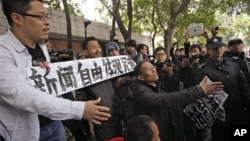 지난 1월 중국 광둥성 광저우에서 당국의 언론 검열에 항의한 시위가 열렸다. (자료사진)