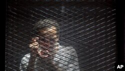 Le photojournaliste égyptien Mahmoud Abu Zeid, dit Shawkan, dans sa cellule de prison à Tora au Caire, en Égypte, le 28 juillet 2018.