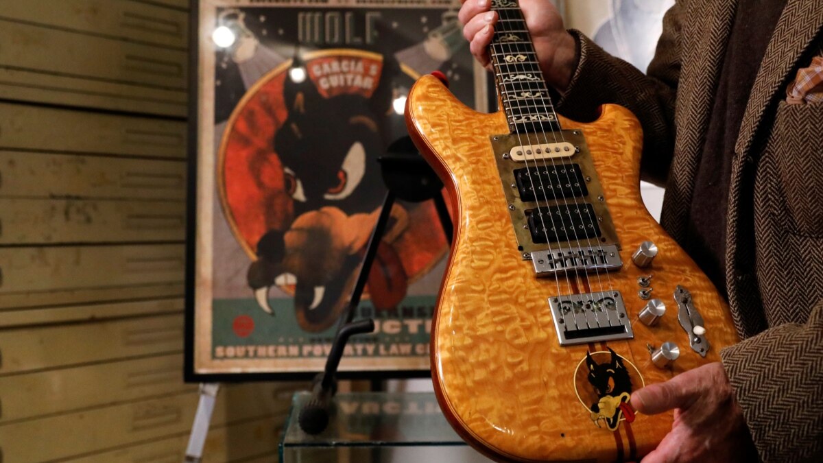 iconic guitar sold by jerry garcia