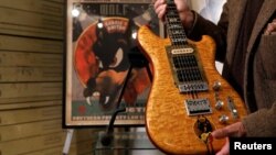 Late Grateful Dead frontman Jerry Garcia’s custom-made Wolf guitar, displayed here by Guernsey’s Auctions, which plans to auction it with proceeds going to benefit the Southern Poverty Law Center, in New York, May 12, 2017.