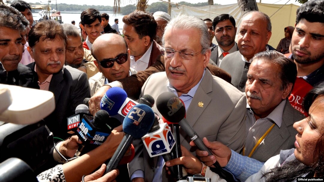 Ketua Senat atau majelis tinggi parlemen Pakistan, Raza Rabbani di Karachi, 10 Februari 2017. (Foto: dok).