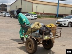 Banana vendor Brian Mutera says he is yet to receive government assistance promised last March, unlike the situation in other countries worldwide, Harare, Jan. 30, 2021. (Columbus Mavhunga/VOA)