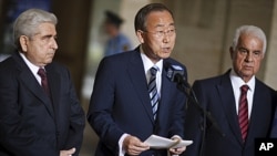 Greek Cypriot President Demetris Christofias (L) and Turkish-Cypriot leader Dervis Eroglu stand next to UN Secretary-General Ban Ki-moon (C) as he gives a statement concluding a meeting at the European headquarters of the UN in Geneva, July 7, 2011