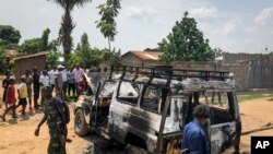 Congolese security forces attend the scene after the vehicle of a health ministry Ebola response team was attacked in Beni, northeastern Congo, June 24, 2019. Two Ebola health workers were killed Monday in North Kivu province.