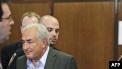 Ông Strauss-Kahn được trả tự do, không còn bị quản chế, vì các công tố viên nêu nghi vấn về người tố giác