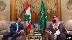 Mwanamfalme wa Saudia Mohammed Bin Salman, akikutana na waziri mkuu wa Lebanon Saad Hariri mjini Riyadh, October 30, 2017. Picha ya AP