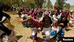 በኢሬቻ በዓል ህይወታቸው ካለፈው ወጣቶች አንዱ የቀብር ሥነ ስርዓት