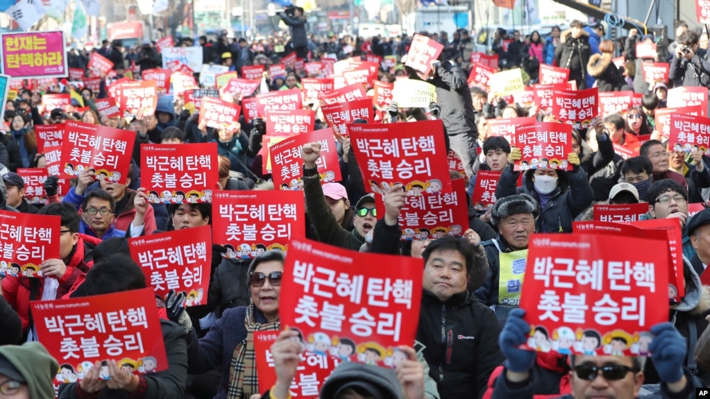 韩国示威者要求朴谨惠下台(资料图)