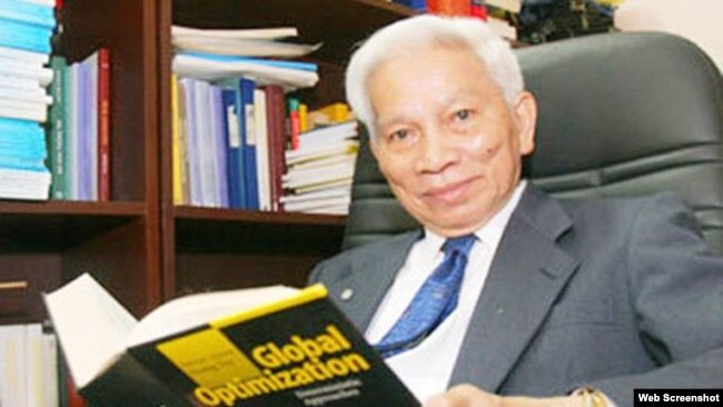 Giáo sư Hoàng Tụy