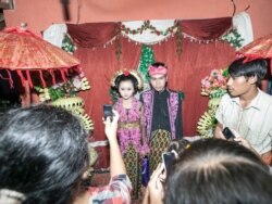 Kasus perkawinan anak di Indonesia sedikit menurun, namun angkanya masih di atas 10 persen. (foto: ilustrasi)