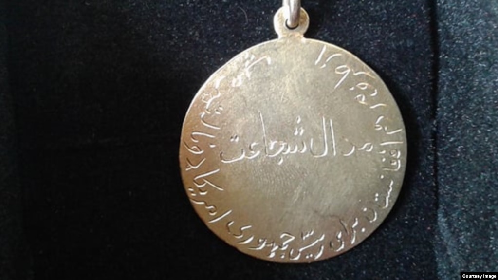 د امریکا ولسمشر ته جوړ شوی د شجاعت مډال