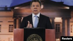 Colombia's President Juan Manuel Santos speaks to the media at the Narino Presidential house in Bogota, August, 27, 2012. 