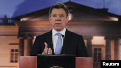 Presiden Kolombia Juan Manuel Santos mengumumkan putaran baru perundingan damai dengan pemberontak FARC, Senin 28/8 (foto: dok). 