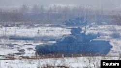 10일 우크라이나군이 카르키프 지역에서 훈련을 실시했다.